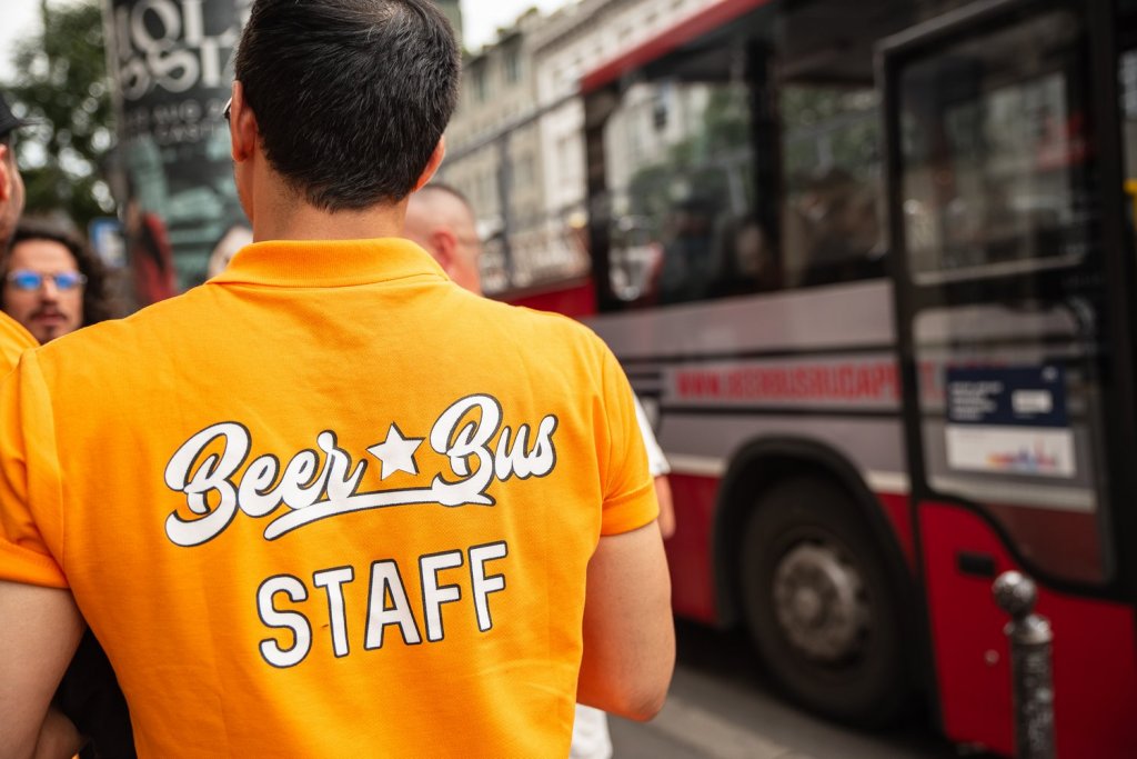Hop-On Hop-Off vs. BeerBus Budapest: Die beste Art, Budapest zu erkunden und zu feiern