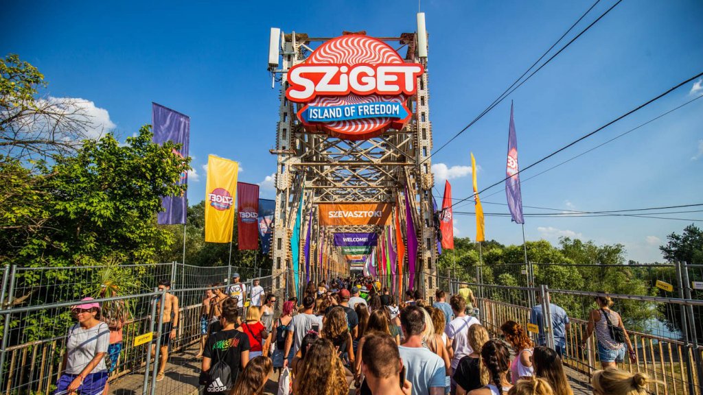Sziget 2025 Warm-Up: Explore Budapest with Unlimited Beer on the BeerBus