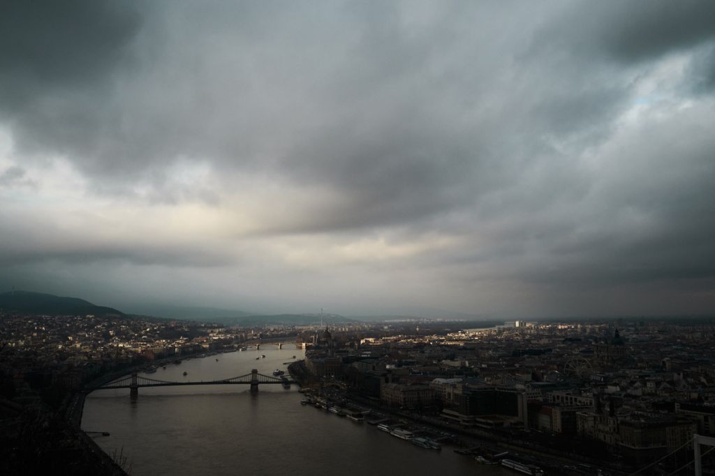 Budapest rainy day activities? Sightseeing regardless the weather Hop on Hop off Budapest